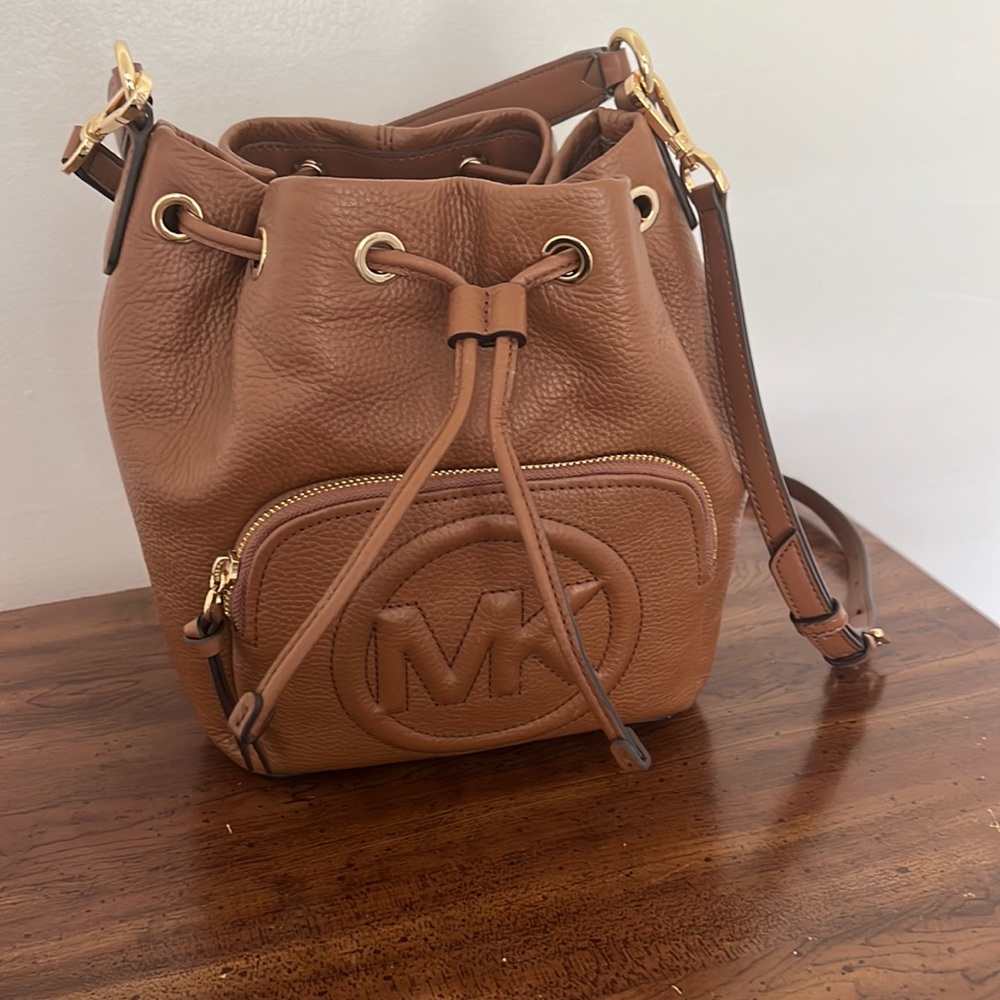 Michael Kors Bucket Bag